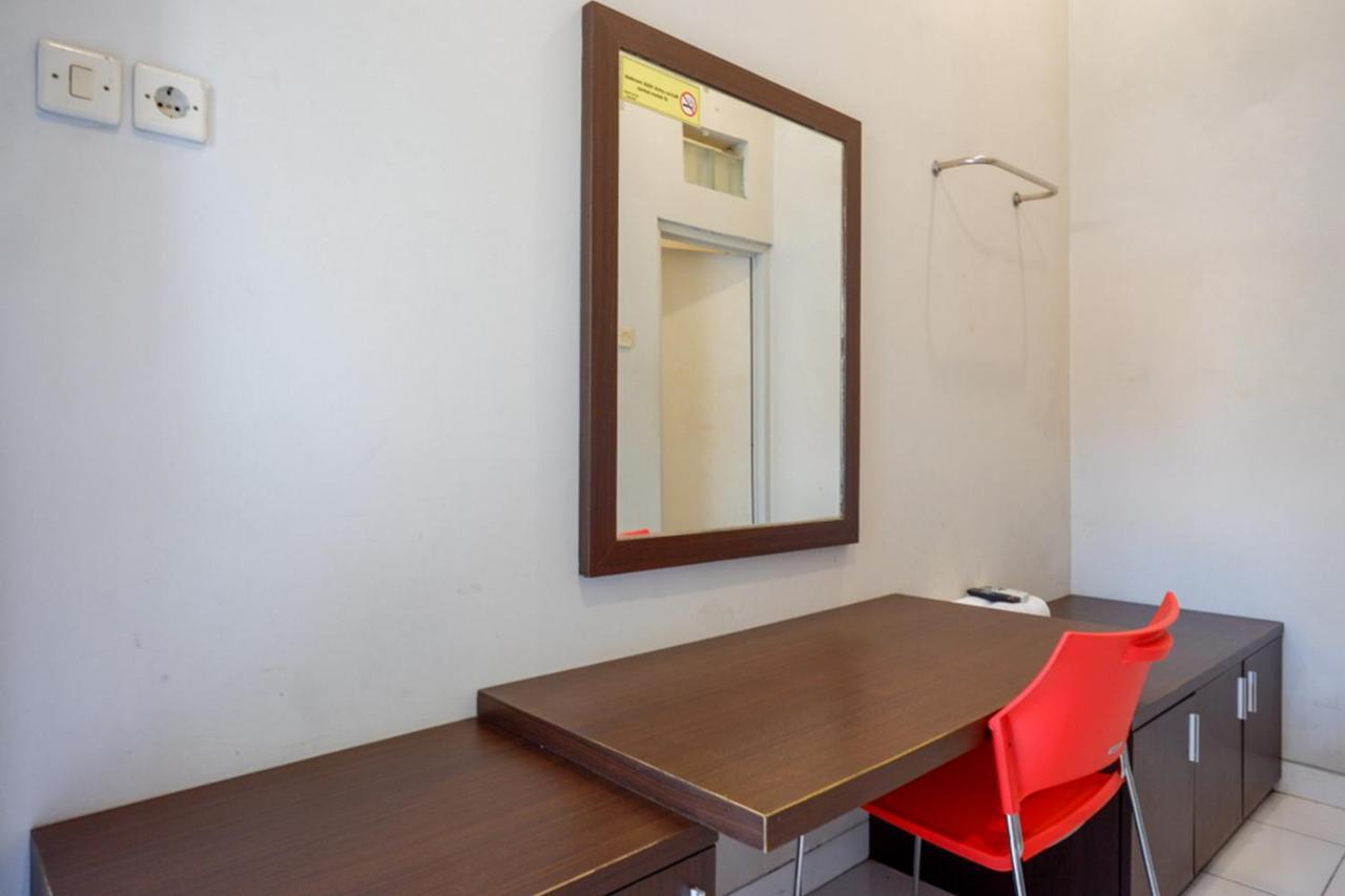 Reddoorz Near Stasiun Tawang Semarang Hotel Eksteriør billede