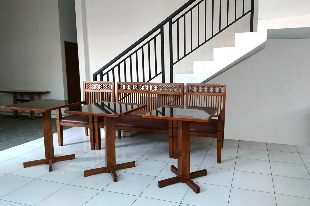 Reddoorz Near Stasiun Tawang Semarang Hotel Eksteriør billede